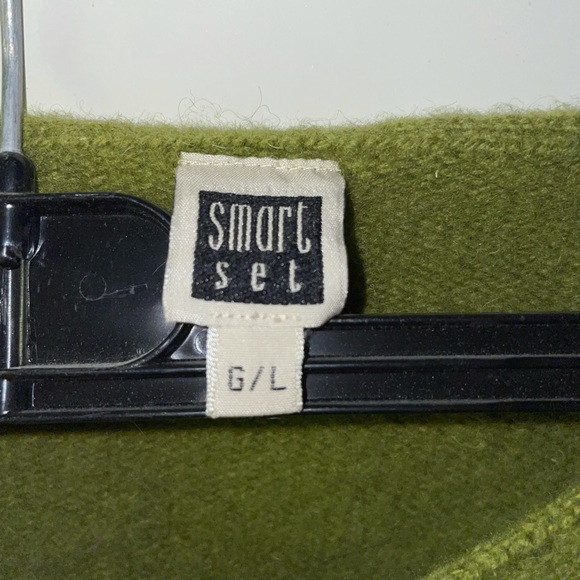 Green y2k Sweater - Picture 3 of 3